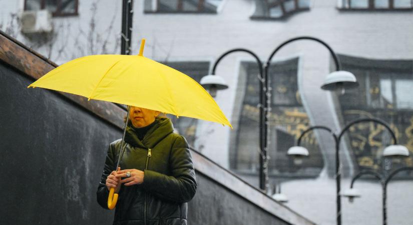 Egyetlen országrészt neveztek meg, itt ömlik a nyakunkba a csapadék majd a keddi napon hazánkban? Részletes időjárás-előrejelzés
