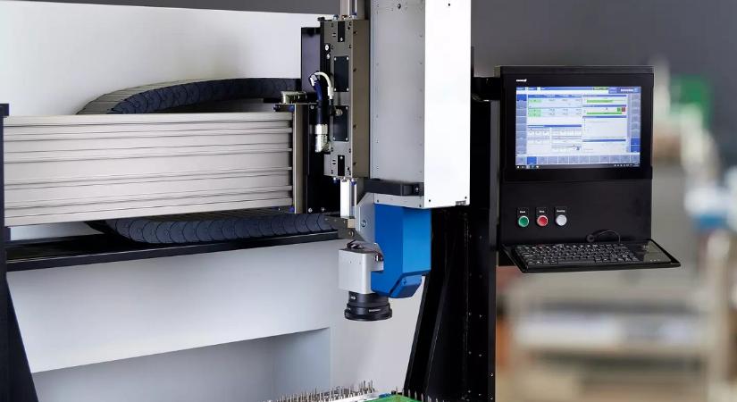 Rugalmas rendszerek a jövő elektronikai gyártásához – SCHUNK depanelizáló berendezések