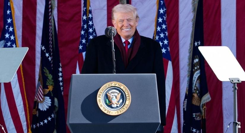 Vége a sumákolásnak: Trump leosztja a plusz pénzt az amerikaiaknak