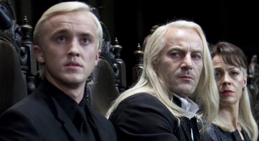 Megható képeken láthatjuk, ahogy Lucius Malfoy, azaz Jason Isaacs meglátogatta "fiát", Tom Feltont, aki ismét Dracót alakítja a Harry Potter és az elátkozott gyermek című színpadi előadásban