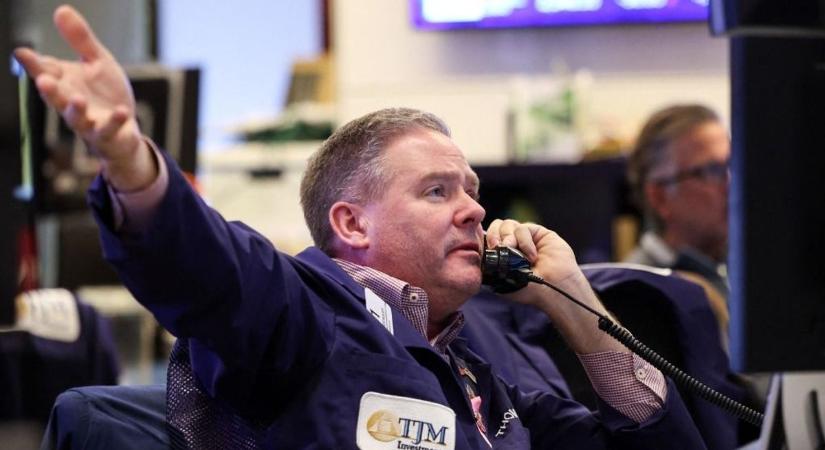 Kockázatkerülő üzemmódba váltott a részvénypiac az amerikai adatzuhatag előtt, fékeződik a bitcoin zuhanása, szerdán jelent az Nvidia