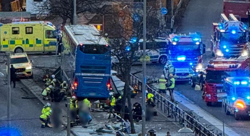 A svéd rendőrség szabadon engedett egy autóbuszsofőrt, aki egy buszmegállóban hajtott emberek közé