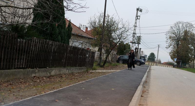 Új járda a Lonkahegyi úton