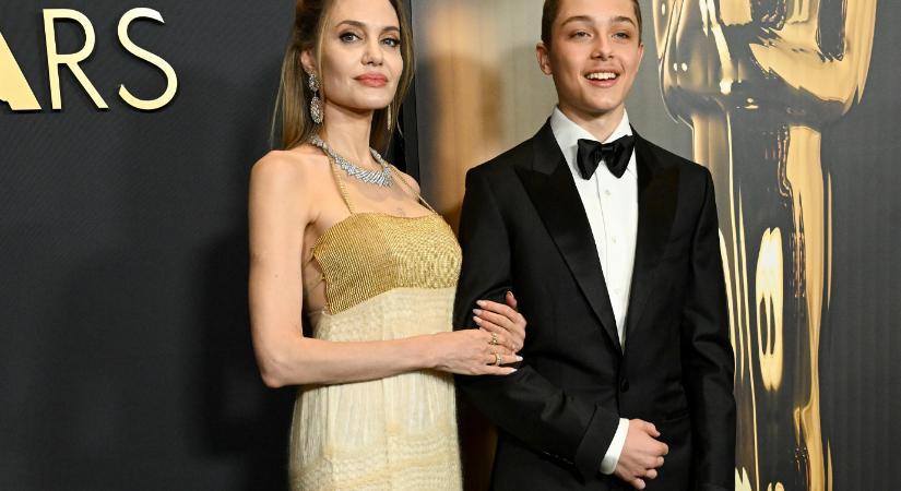 Rá sem ismerni Angelina Jolie 17 éves fiára – Knox az édesanyjának üzent új frizurájával