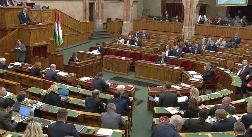 Adótörvény-módosításról szavaz az Országgyűlés