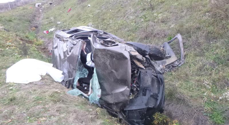 Szalagkorlátra hajtott, majd árokba csapódott egy autó a 67-esen