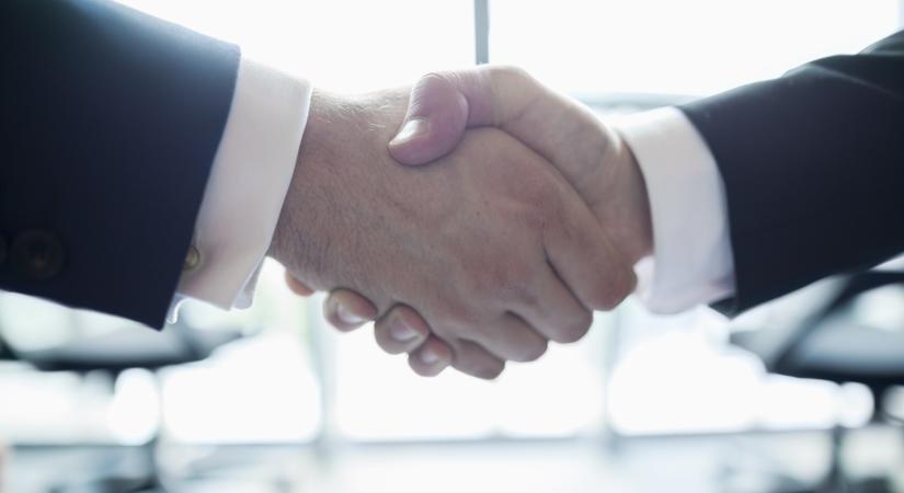 Nagy bejelentés az ingatlanpiacon: megveszi az MBH Bank az Otthon Centrumot