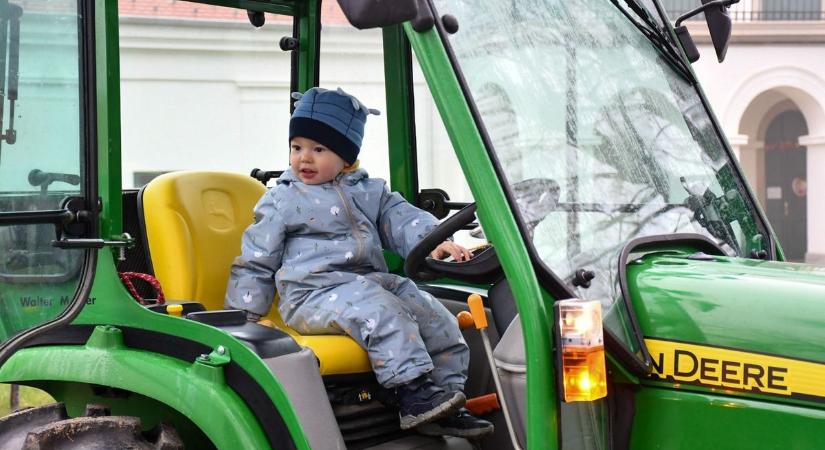 Géplegendák keltek életre Zalában: pöfögtek a veterán traktorok az egykori Festetics-ménesbirtokon (képgaléria)