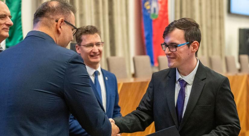 Akár 100 ezer forintot is kaphattak a fehérvári diákok (galéria)