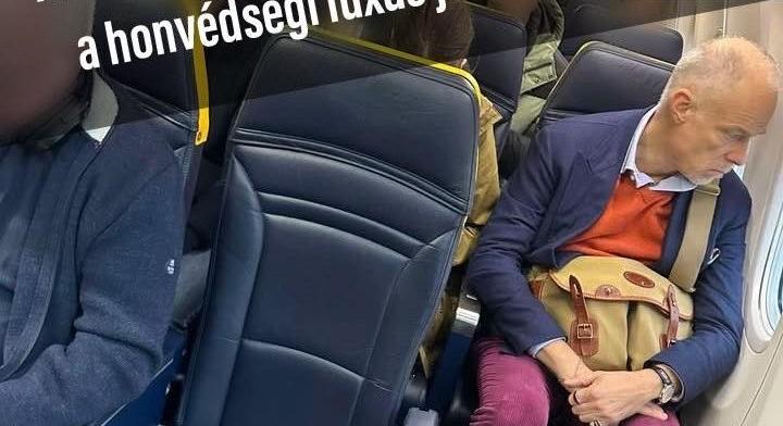 Fapadoson szorongó milliárdos honvédelmi minisztert fotóztak