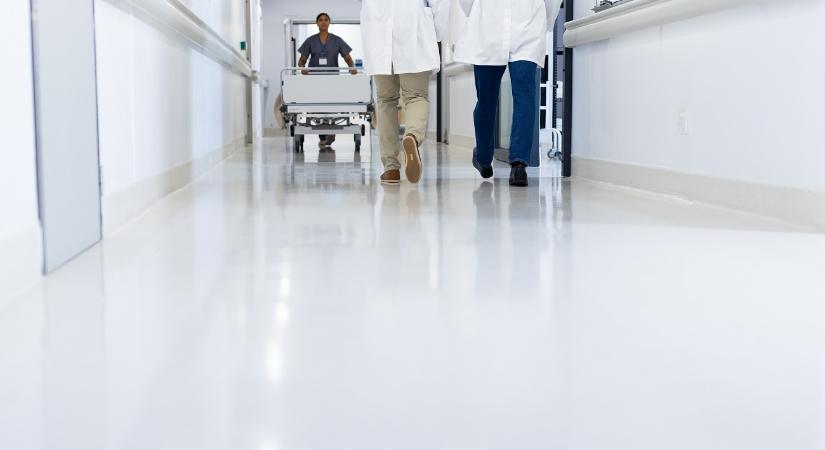 Esküvőről vittek a mentők a sürgősségire egy koszorúslányt egy döbbenetes baleset miatt