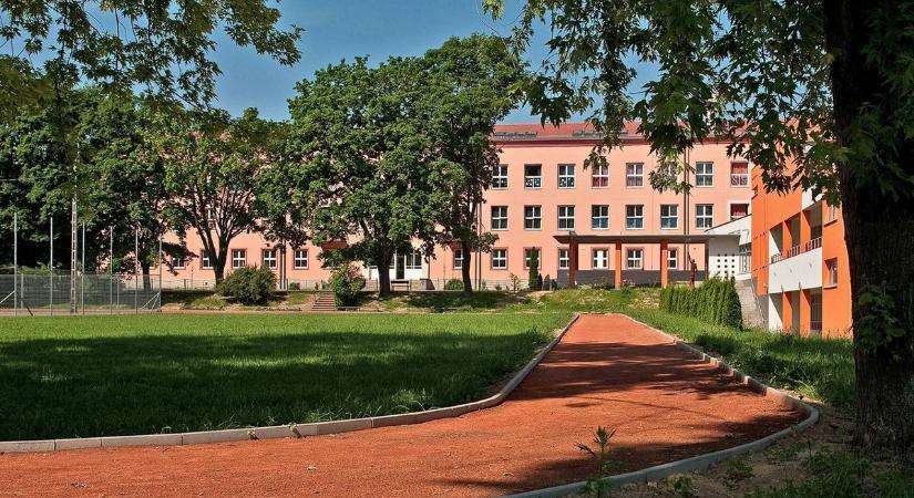 Könyvbemutató: hiánypótló alkotás készült az oktatásról