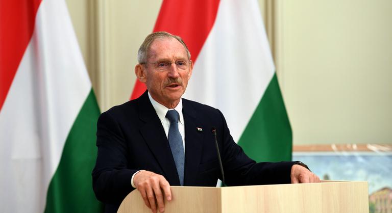 Pintér Sándor dönthet a jövőben arról, kit minősít a kormány terroristának