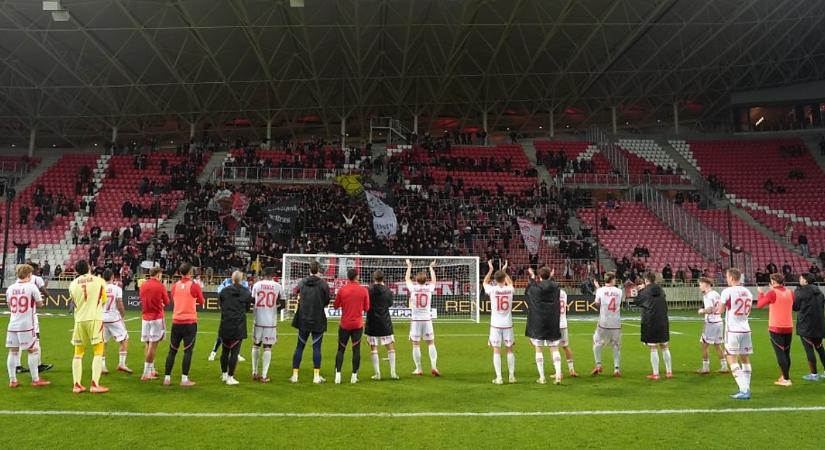 Meccsjeggyel kedveskednek a diákoknak: közös akciót indított Debrecen polgármestere és a DVSC