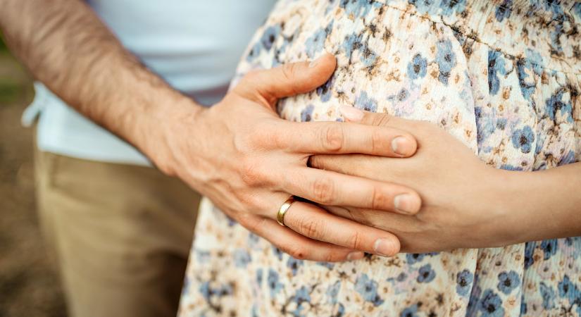 Óriási könnyítés a CSOK Plusznál: eltörlik a 41 éves korhatárt a kismamáknál