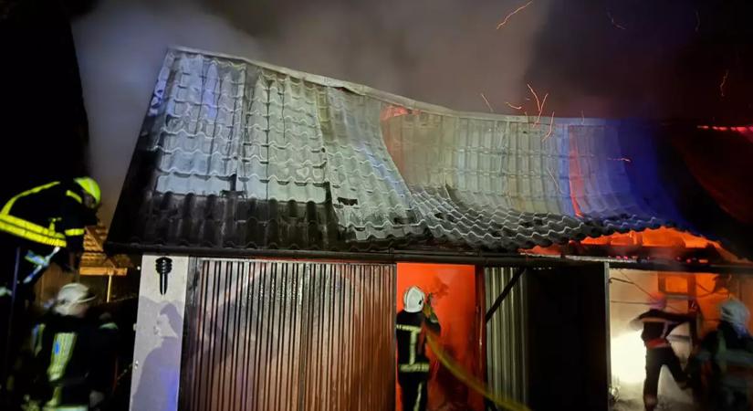 A Munkácsi járásban a tűzoltók megfékeztek egy garázstüzet, és megakadályozták, hogy a lángok átterjedjenek a lakóházra