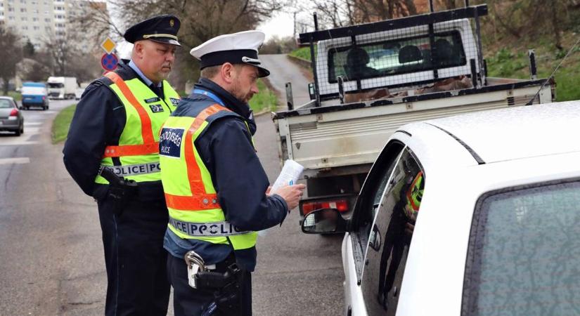 Büntetésre számíthatsz, ha ezek a tartozékok hiányoznak az autódból!