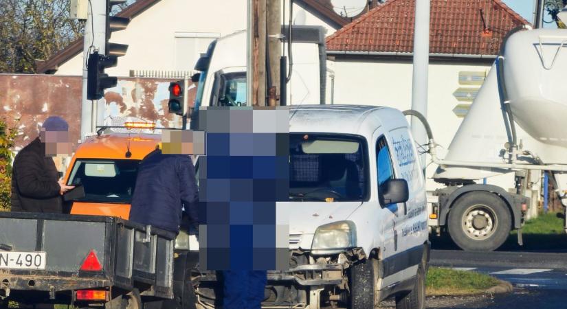 Kisebb baleset lassítja a forgalmat Szombathely határában - fotók