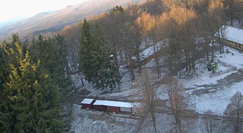 Bevált a jóslat: leesett az első hó Magyarországon!