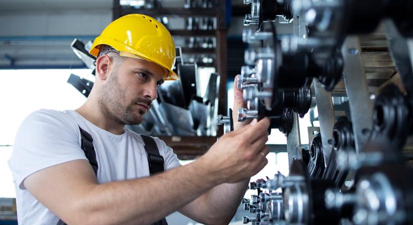 Szeptemberben a bruttó átlagkereset 687 100 forint volt, 9,5 százalékkal haladta meg az egy évvel korábbit