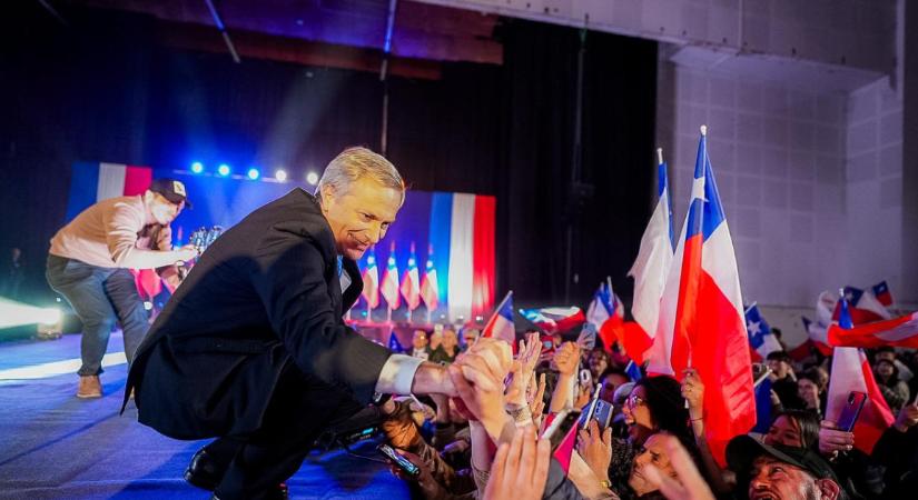 Kommunista a szélsőjobboldali ellen: Chile az elnökválasztás második fordulójára készül