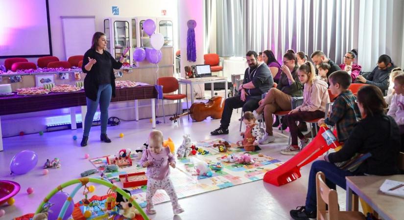 Fénybe borult a terem – így ünnepelték a koraszülötteket