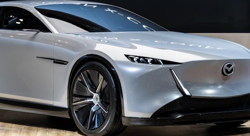 Versenytechnikától lehetnek könnyebbek az utcai Mazdák