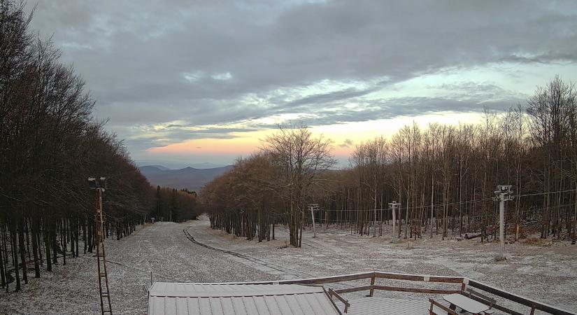 Leesett az első idei hó a Kékesen
