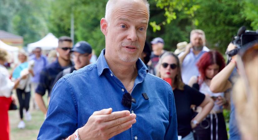 Most Szalay-Bobrovniczky Kristófot fotózták le fapados járaton