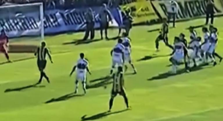 Tömegbunyóba fulladt az osztályozó, paprikaspray-vel viszonozták a rúgásokat a zsaruk