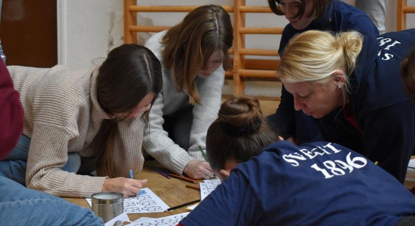 A Magyar Máltai Szeretetszolgálat egyedülálló projektjébe kapcsolódtak be a Svetits diákjai
