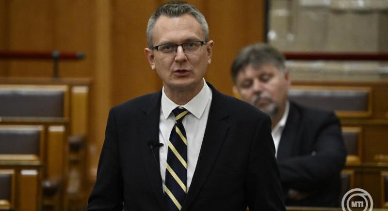 Rétvári: Jól megtervezett az ügyelet, így biztonságos a betegeknek