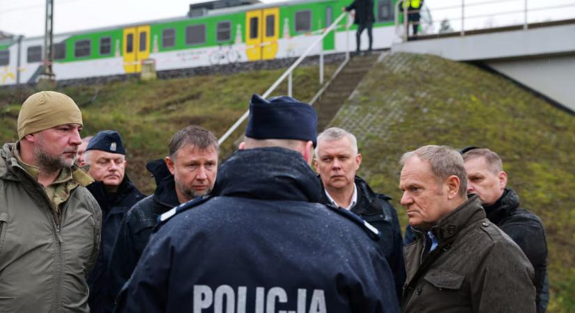 Robbanószerkezetet helyeztek el vasúti sínekre Lengyelországban, szabotázsról beszél a kormányfő