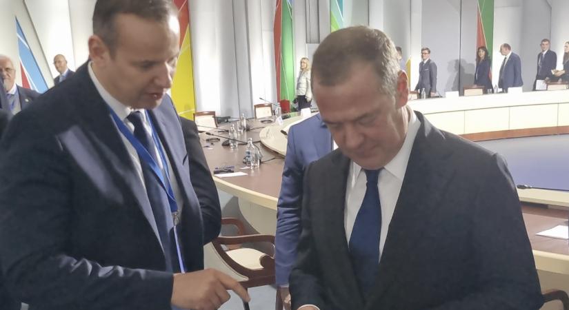 Putyin bizalmi emberével, Dmitrij Medvegyev volt orosz elnökkel találkozott Toroczkait László
