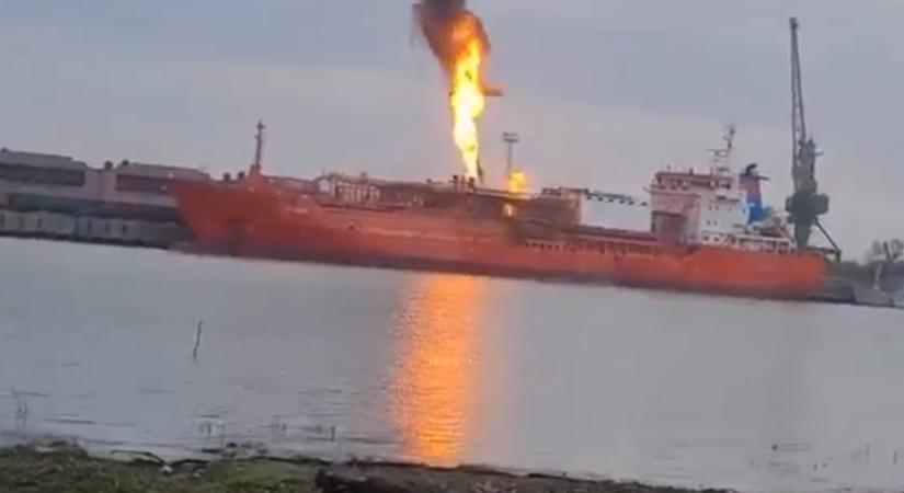 Gázzal teli LNG-tartályhajó ég a Dunán, bármikor felrobbanhat