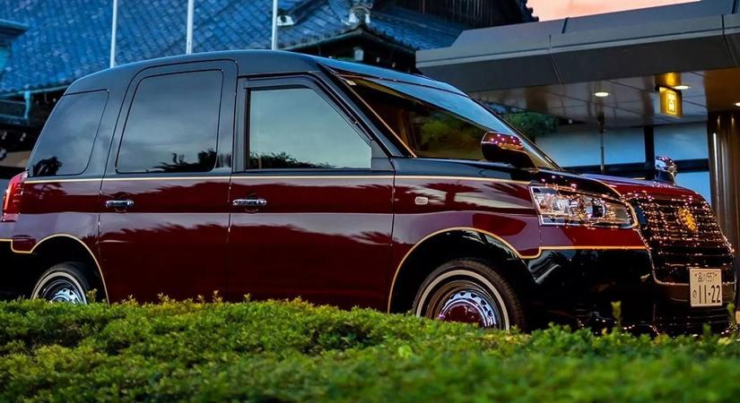 Nem éppen tipikus verdából készült esküvői autó