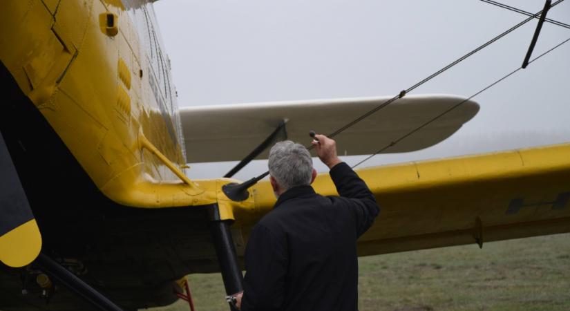 Megáldották a vármegye tűzoltó repülőgépét