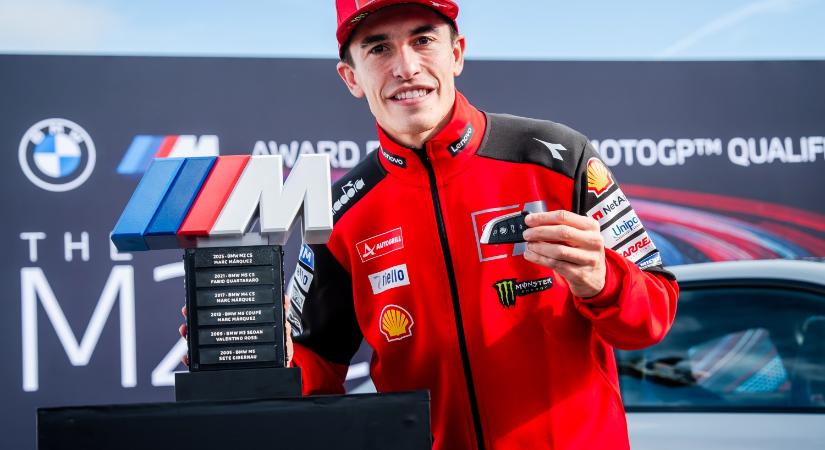 530 lóerős BMW-t ajándékoztak a visszatérő királynak