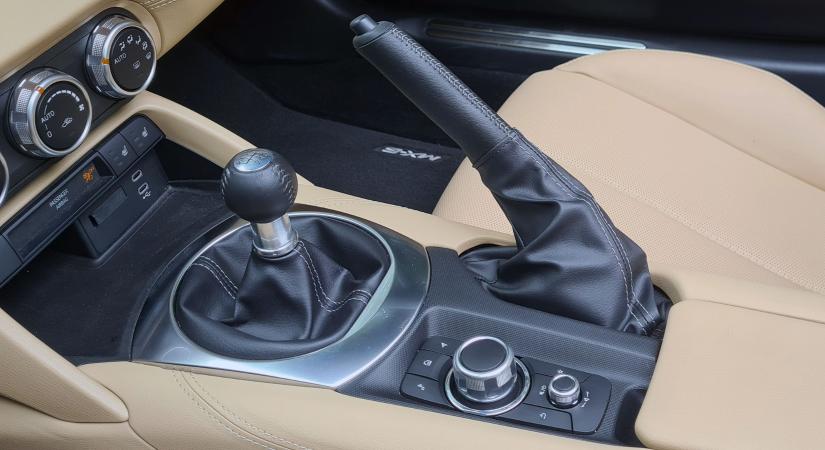 Kevés magyar autós tudja, de ilyen helyzetben békén kell hagyni a kéziféket