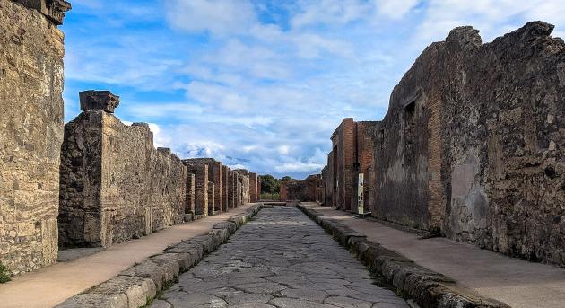 Fejezetek egy pompeji-i gyorsétterem történetéből – egyiptomi kerámiaváza került elő a romok közül