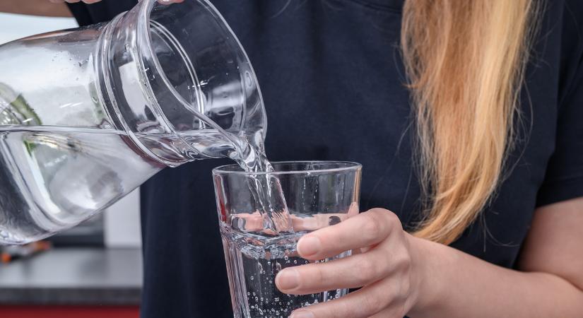 Korod alapján ennyi vizet kell innod naponta