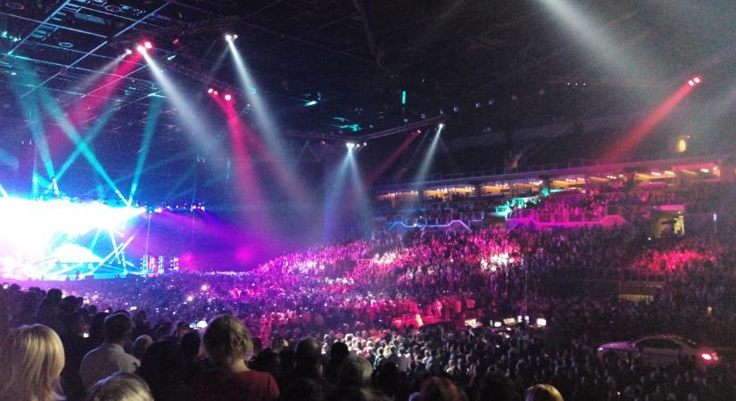 Cserben hagyta rajongóit a fehérvári influenszer – bejelentést tett a koncertjével kapcsolatban (videó)