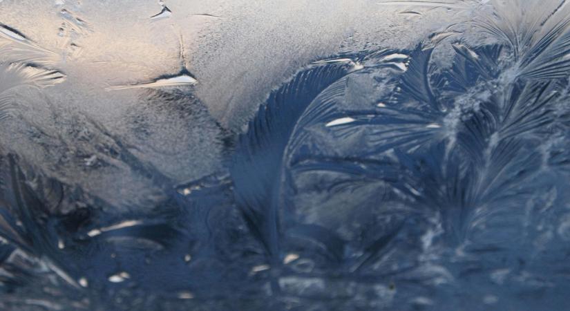 Átvonuló hidegfront veszélyeire figyelmeztet a meteorológia