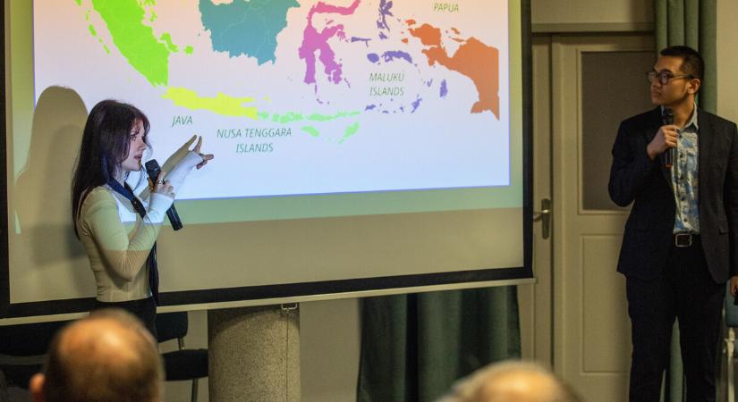 Indonézia nyitotta a könyvtár új előadássorozatát