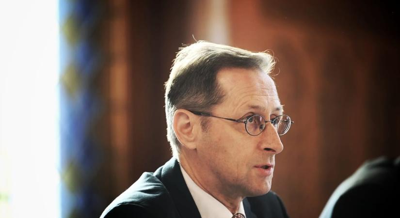 Hiába várható az infláció lassulása, marad a magas alapkamat