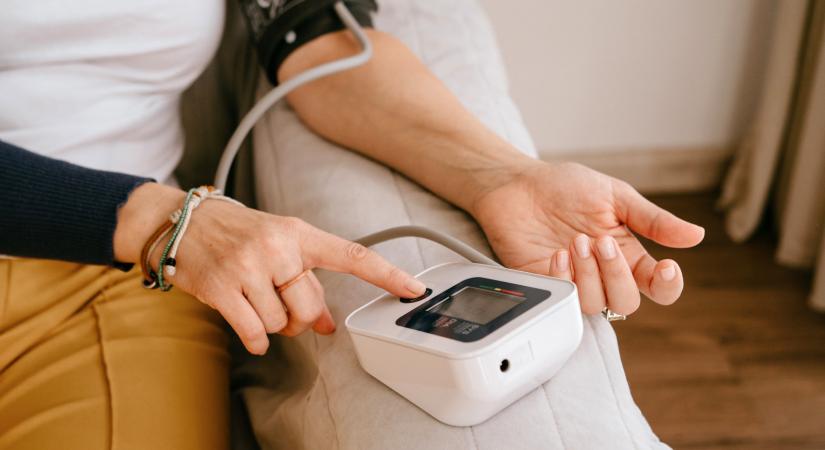 7 szuperélelmiszer a magas vérnyomás ellen – hűtődben is ott lapulnak