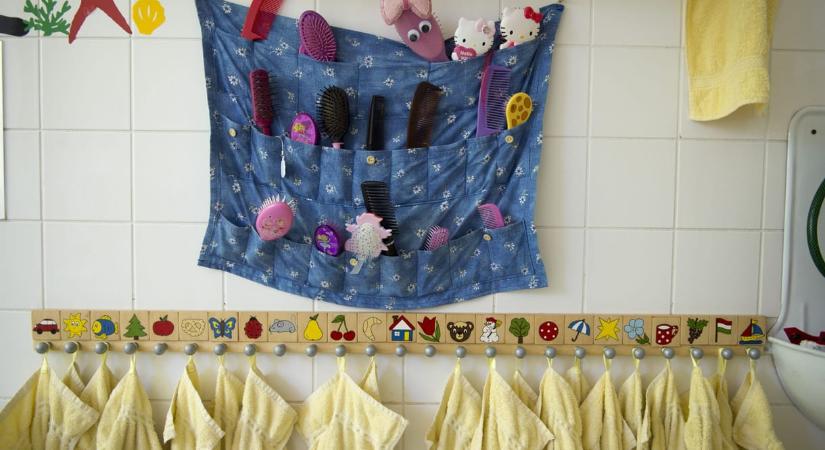 Tagadta bűnösségét a pedofíliával vádolt óvodai asszisztens a bíróságon