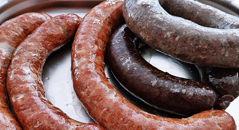 A nagymamám 50 éves receptje: így nem durran szét a hurka-kolbász sütés közben