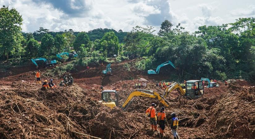 Rémisztő földcsuszamlások Indonéziában: 18 halott, több tucat eltűnt ember
