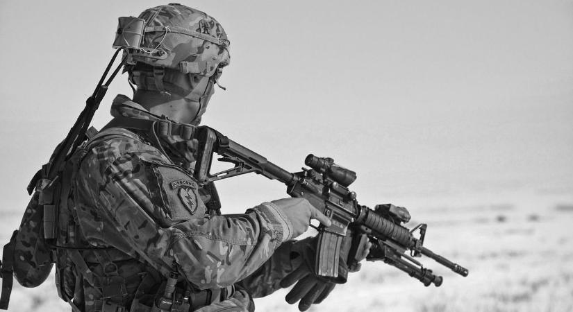 Nincs új a nap alatt – Magyar Péter jászsági baloldali jelöltje is hiányolja a sorkatonaságot (VIDEÓ)